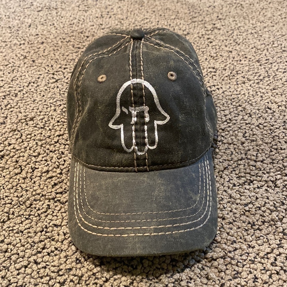NWOT Hand Painted Distressed Hamsa 🪬 Chai Hat
